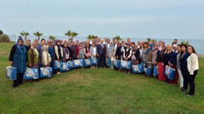 B&uuml;y&uuml;kşehir Belediyesi, 40 Kadın &Uuml;reticiye Arı Ve Kovan Dağıttı