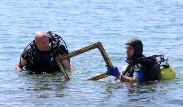 Antalya'da Sahilde Ve Denizde Temizlik Operasyonu