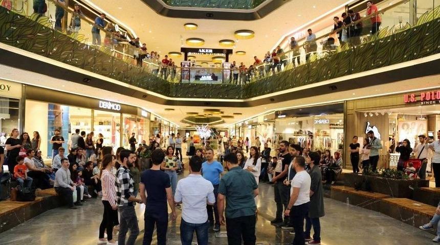 Ga&uuml;n T&uuml;rk M&uuml;ziği Devlet Konservatuarı &Ouml;ğrencilerinden Flash Mob Etkinliği