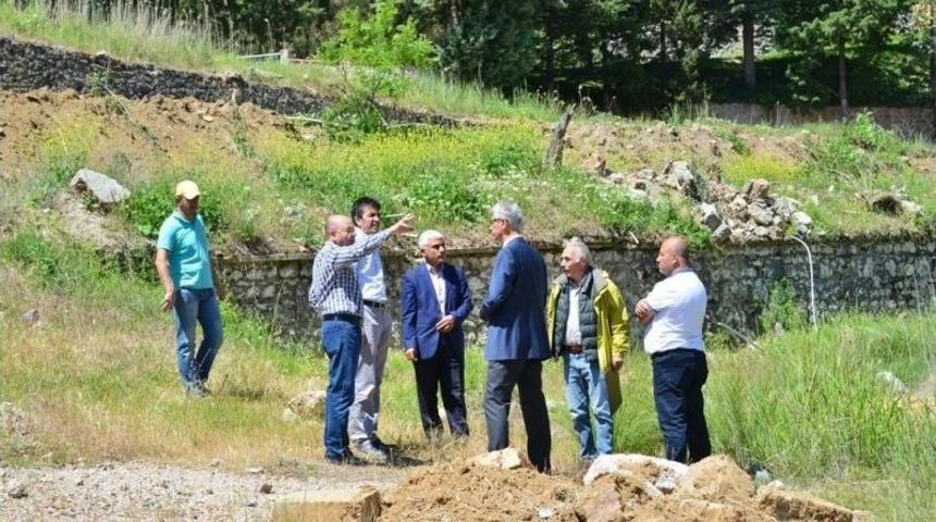 Belediye Başkanı Saraoğlu, Gediz Termal Tatil K&ouml;y&uuml;&rsquo;ndeki &Ccedil;alışmaları İnceledi