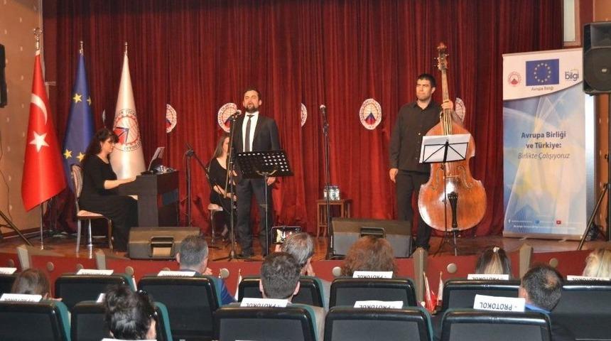 T&uuml;rk&uuml;ler Ve Aryalar Trabzon&rsquo;da Birbirini İzledi