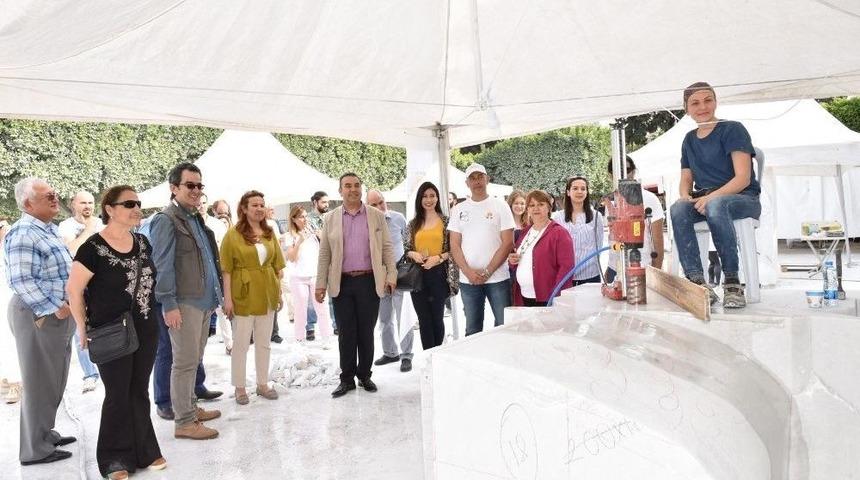 Demokrasi Ve &Ouml;zg&uuml;rl&uuml;k Heykelleri Şekillenmeye Başladı