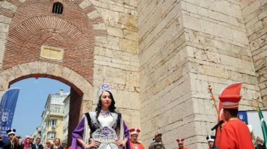 Bursa'da 62 Bin Inciyle Yapılan Kaftan, Guinness Adayı