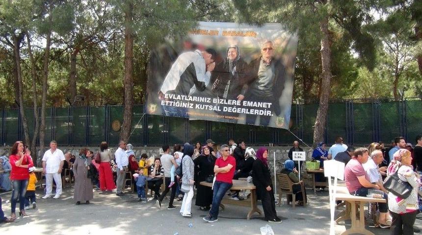 Manisa&rsquo;da Yaşanan Enfeksiyon Sonrası Asker Aileleri &Ccedil;ocuklarına Kavuştu