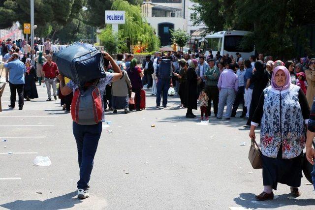 Manisa’da Yaşanan Enfeksiyon Sonrası Asker Aileleri Çocuklarına Kavuştu