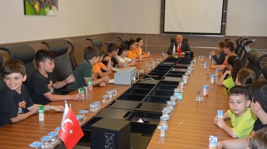 Başkan Eşkinat &Ouml;ğrencileri Ağırladı