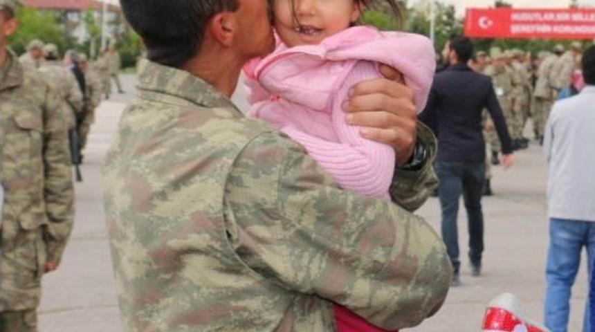 Sivas’ta Acemi Erlerin Duygusal Yemin Töreni