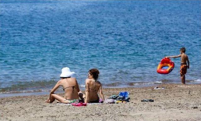 Antalya'da 7'den 70'e Sahil Keyfi