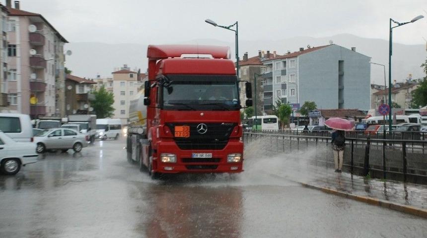 Tokat’ta Sağanak Yağış Etkili Oldu
