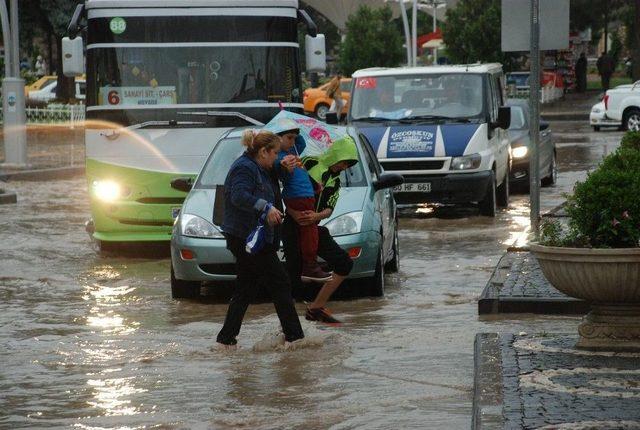 Tokat’ta Sağanak Yağış Etkili Oldu