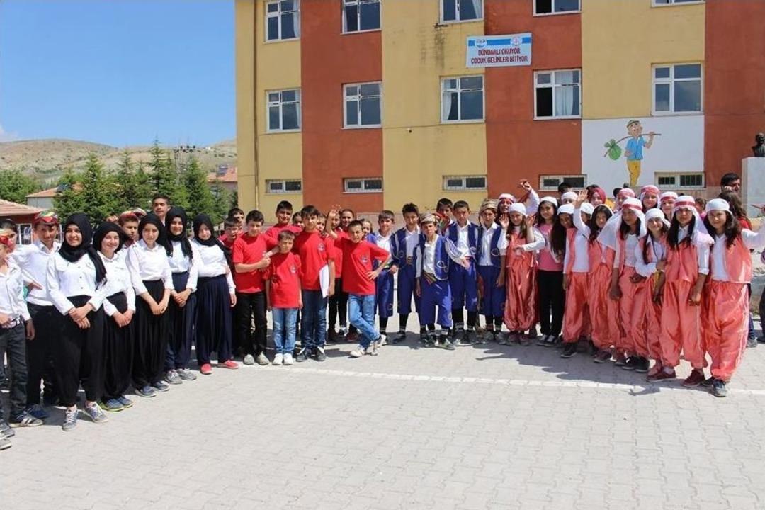 &lsquo;d&uuml;ndarlı Okuyor &Ccedil;ocuk Gelinler Bitiyor&rsquo; Projesi Kapsamında K&uuml;t&uuml;phane A&ccedil;ıldı