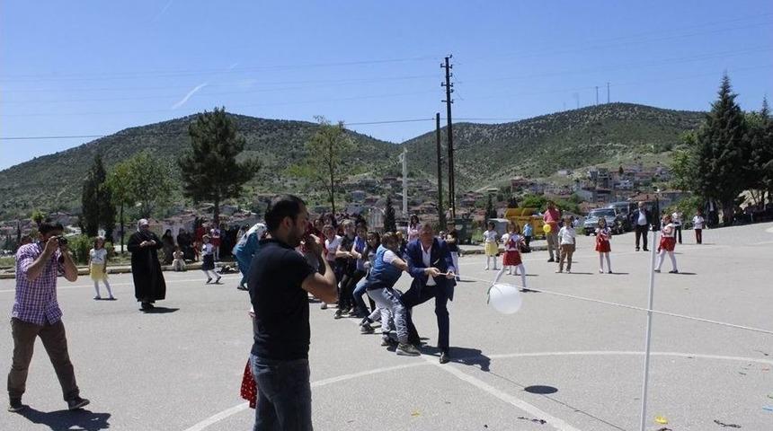 Başkan Duymuş, &Ccedil;ocuklarla &Ccedil;ocuk Oldu