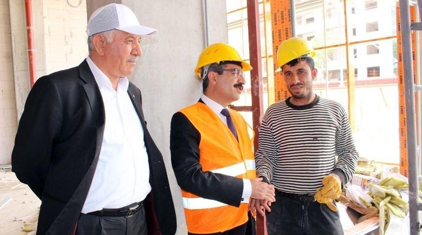 Sgk Başkanı Bağlı İnşaat İş&ccedil;ileriyle Bir Araya Geldi