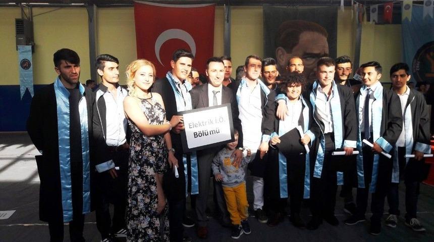 Elmalı Myo&rsquo;da Mezuniyet T&ouml;reni