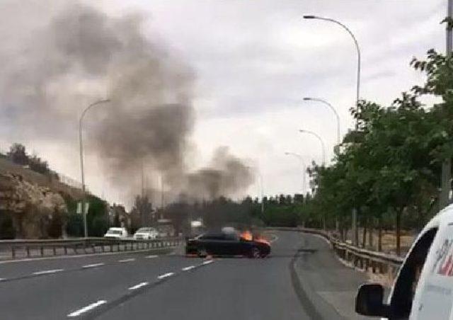 Şanlıurfa'da Otomobil Alev Alev Yandı