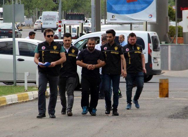 Diyarbakır’da Yolda Yürüyen Çifte Saldıran Şahıs Adliyeye Sevk Edildi