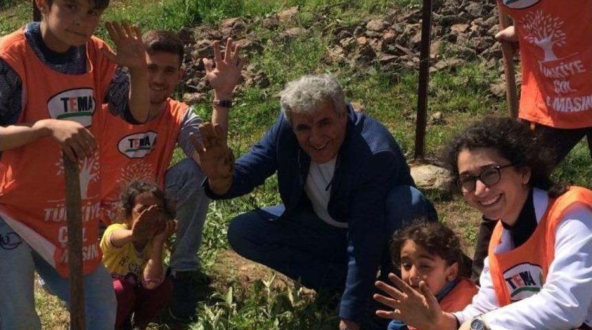 &Ouml;ğrenciler Fidan Dikip, Okuma Etkinliğine Katıldı