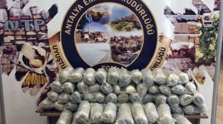 Antalya&rsquo;da Trakt&ouml;r Lastiğindeki Uyuşturucu Sevkiyatı Polise Takıldı
