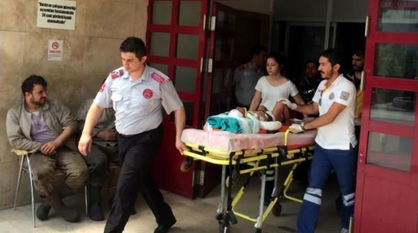 Otomobilin &Ccedil;arptığı 2 Yaşındaki &Ccedil;ocuk Ağır Yaralandı