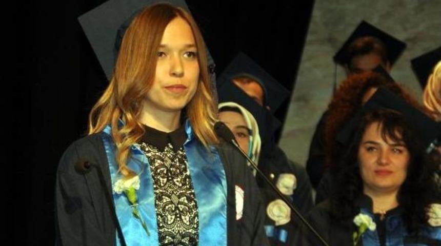 Hemşirelik B&ouml;l&uuml;m&uuml; &Ouml;ğrencilerinin Mezuniyet Coşkusu