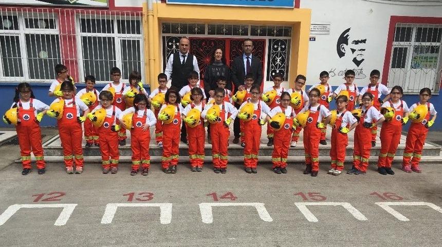 İş Bilen Eller, G&uuml;venli Y&uuml;rekler