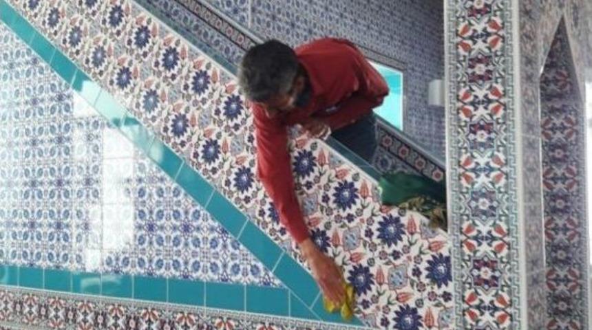 &Ccedil;aldıran&rsquo;da Cami Temizliği