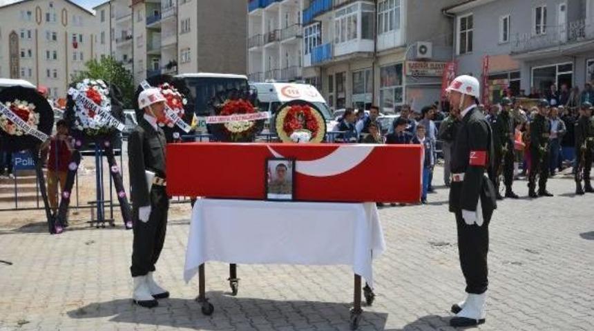 Manisa&rsquo;Da Şehit Olan Er Kırşehir'de Toprağa Verildi