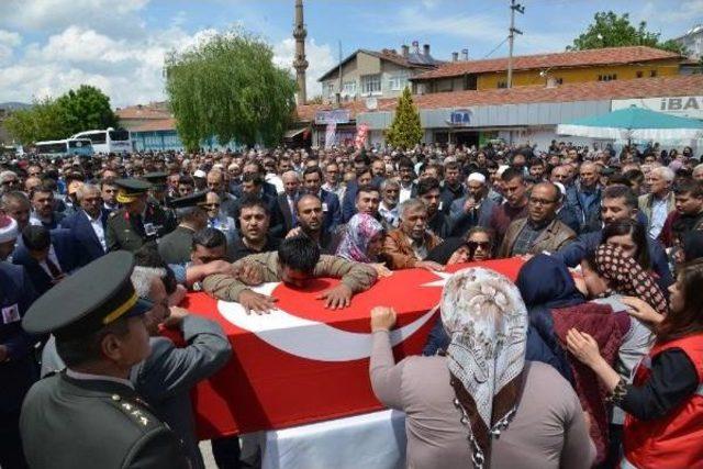 Manisa’Da Şehit Olan Er Kırşehir'de Toprağa Verildi