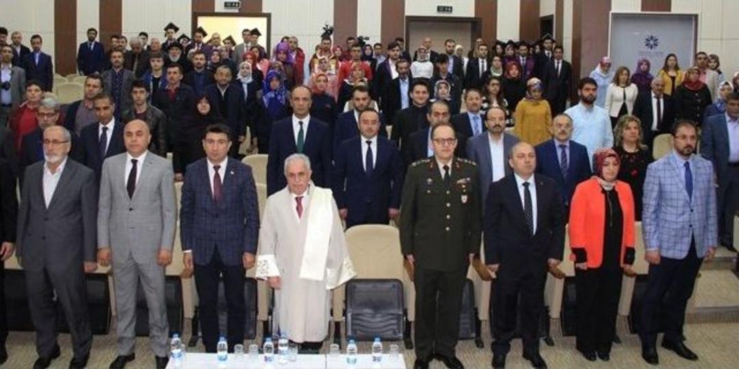 Et&uuml;&rsquo;de Mezuniyet Coşkusu