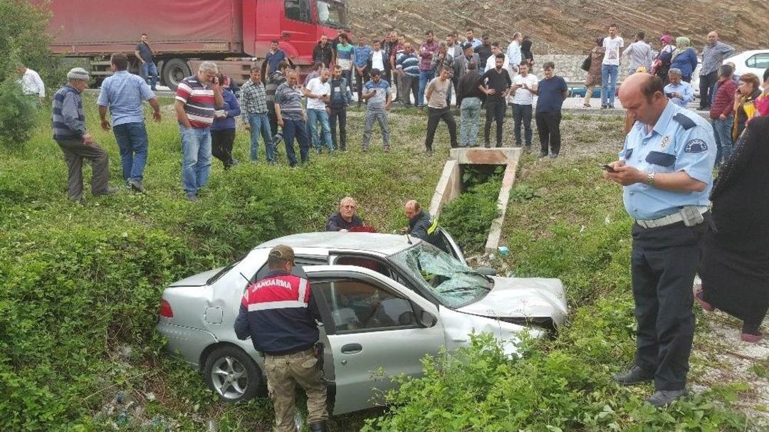 Otomobil Kanala U&ccedil;tu: 1 &Ouml;l&uuml;, 3 Yaralı