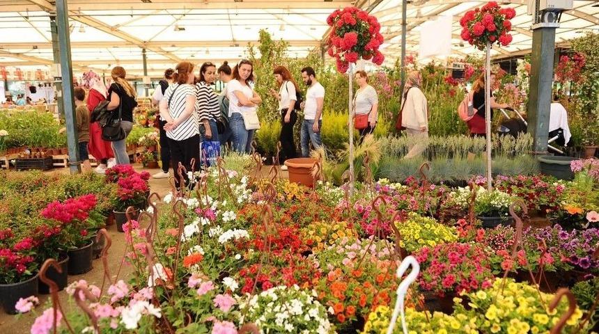 &Ccedil;i&ccedil;ek Festivali Renkli G&ouml;r&uuml;nt&uuml;lere Sahne Oldu