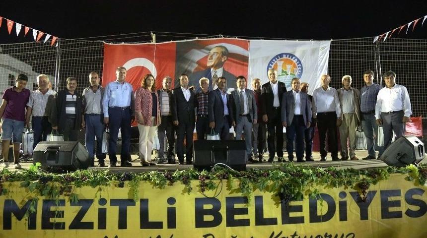 Mezitli Belediyesi, &Ouml;rt&uuml; Altı &Uuml;z&uuml;m Festivali D&uuml;zenledi