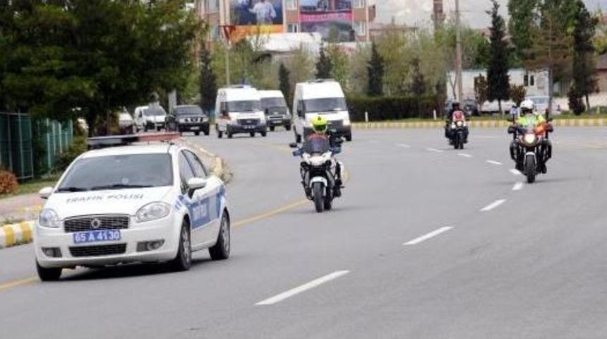 Tend&uuml;rek Şehitlerine Van'da Uğurlama T&ouml;reni