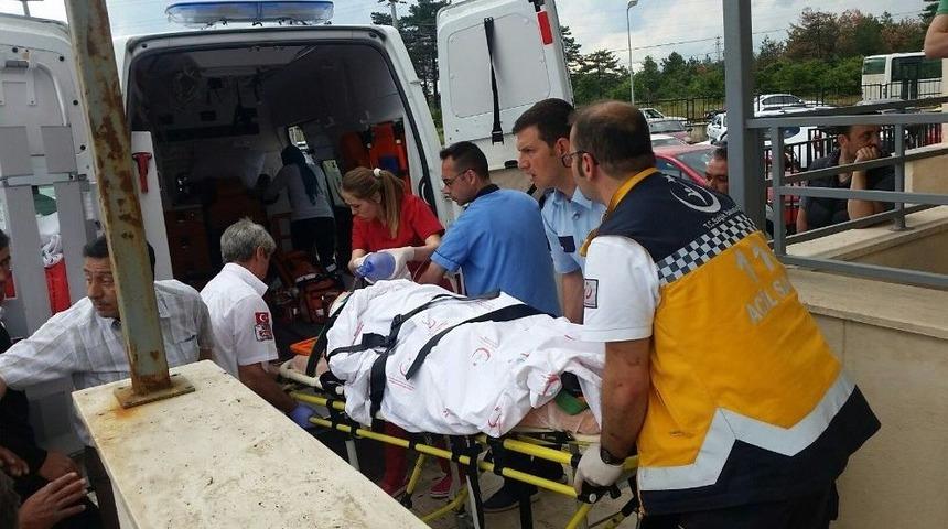 &Ccedil;anakkale&rsquo;de Trafik Kazası: 1 &Ouml;l&uuml;, 1 Yaralı