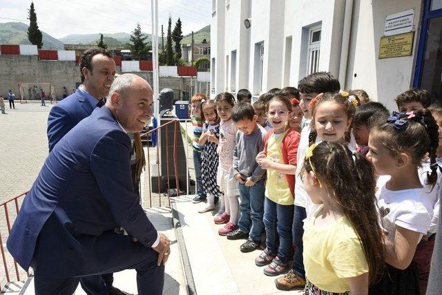 Başkan Togar, Öğrencilerin Sergisini Gezdi