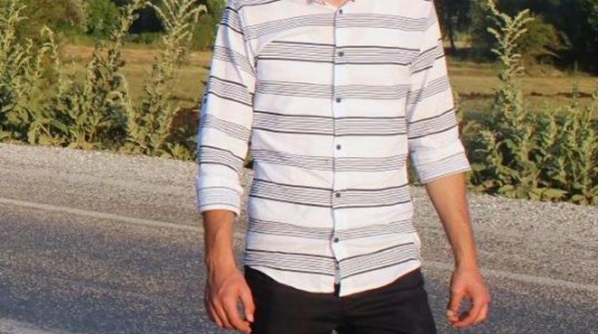 Otomobille Tır &Ccedil;arpıştı: 4 &Ouml;l&uuml;, 1 Yaralı (2)