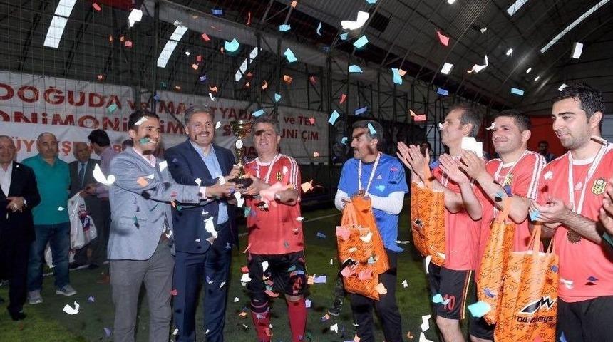 Halı Saha Turnuvasının Şampiyonu Şöhretler Takımı Oldu