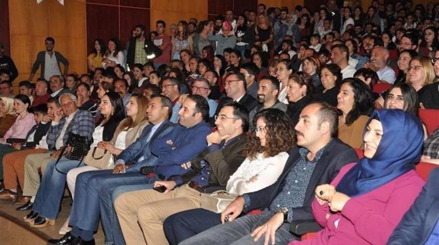 Tunceli&rsquo;de &ldquo;kocamın Nişanlısı&rdquo; Tiyatro Oyunu Sahnelendi