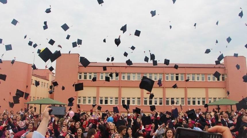 Vezirk&ouml;pr&uuml;&rsquo;de Mezuniyet Coşkusu