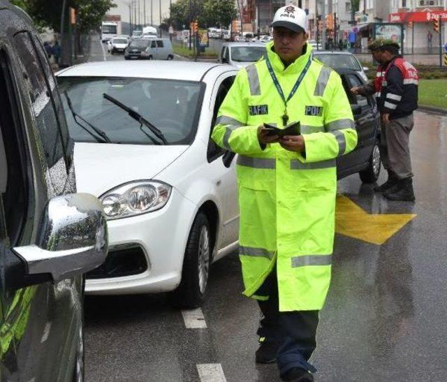 Sivas'ta Jandarma Ve Polisten Ortak Trafik Uygulaması