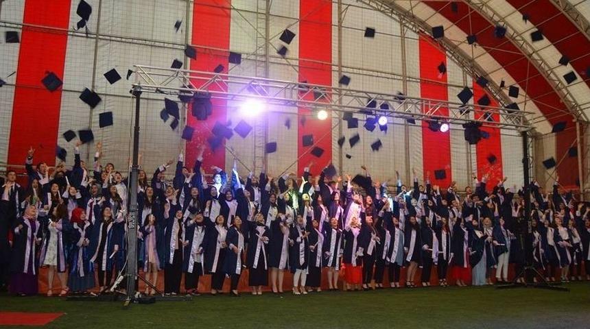 &Ouml;ğrencilerin Mezuniyet Sevinci