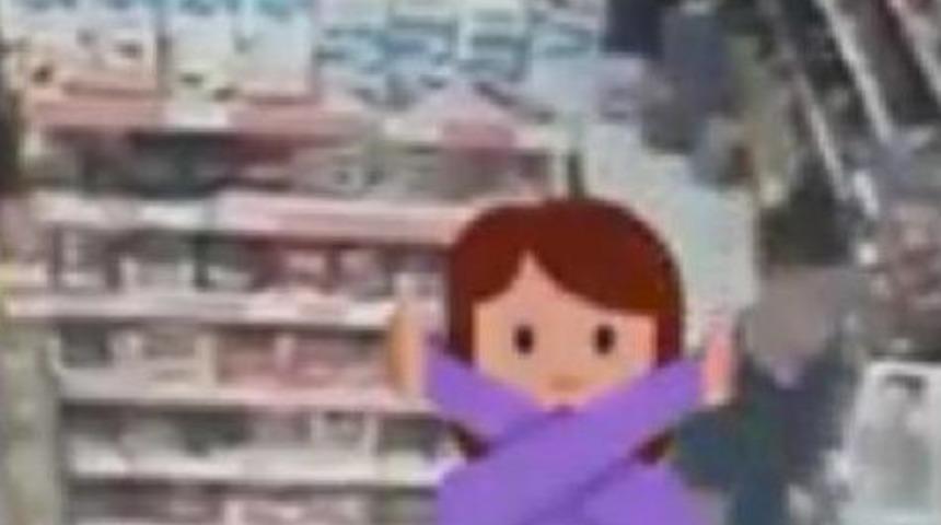 Markette K&uuml;&ccedil;&uuml;k Kızlara Taciz G&uuml;venlik Kamerasında