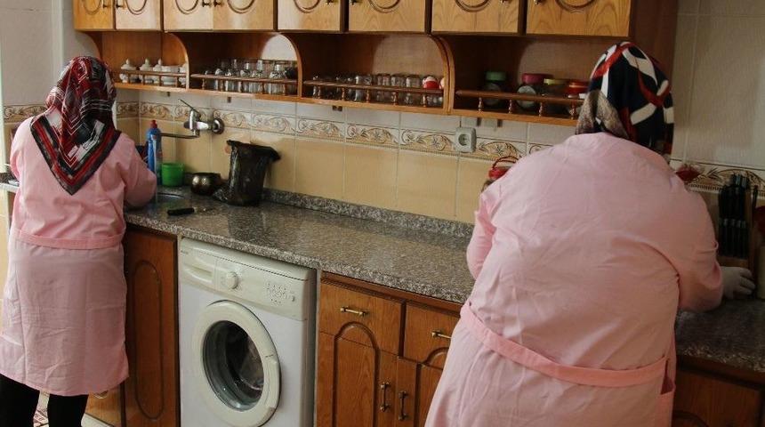 Haliliye Evde Bakım Hizmetiyle İhtiya&ccedil; Sahiplerinin Yanında Oluyor