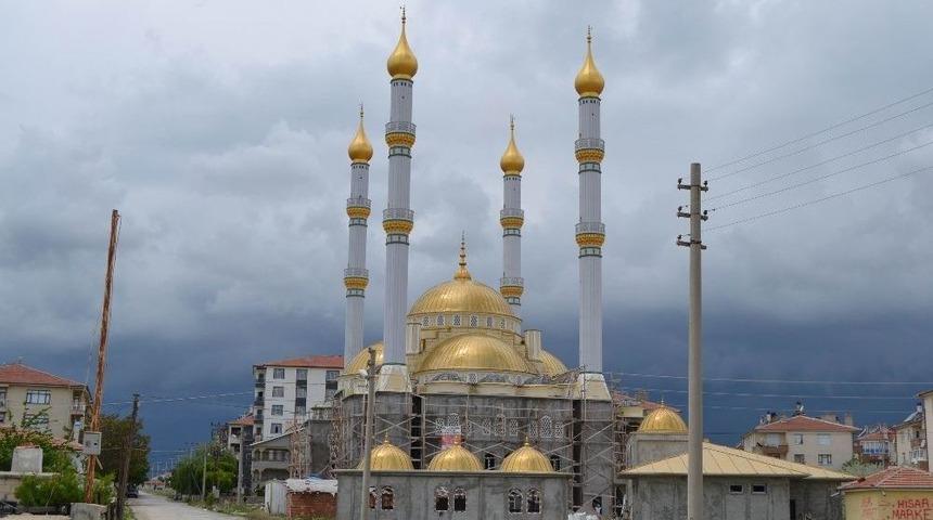 Kulu&rsquo;da Yapımı S&uuml;ren Yeşil Cami Kısmen İbadete A&ccedil;ıldı