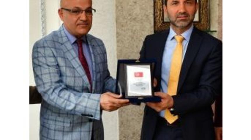 Ahmet &Ccedil;amyar&rsquo;a Bik &Ouml;d&uuml;l&uuml;