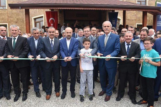 Akşemseddin Camii Yeni Yüzüyle İbadete Açıldı