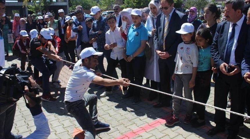 Kovancılar&rsquo;da &Ccedil;ocuk Oyunları Olimpiyatları Renkli G&ouml;r&uuml;nt&uuml;ler Oluşturdu
