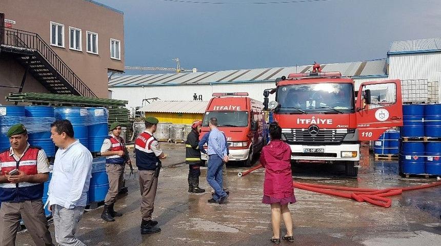 Kozmetik Fabrikasında &Ccedil;ıkan Yangın Korkuttu