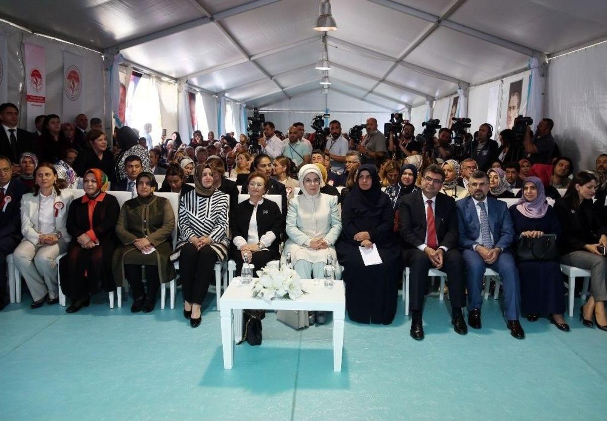 Emine Erdoğan &ldquo;bir Umut, Bir Ufuk&rdquo; Projesinin A&ccedil;ılış Programına Katıldı