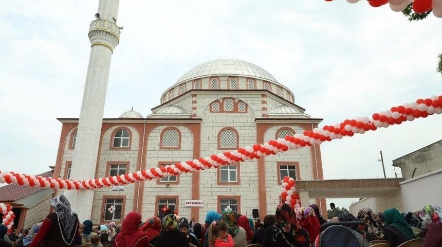Uzgur Camisi İbadete A&ccedil;ıldı